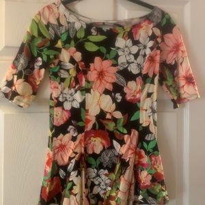 Women’s floral fitted shirt
